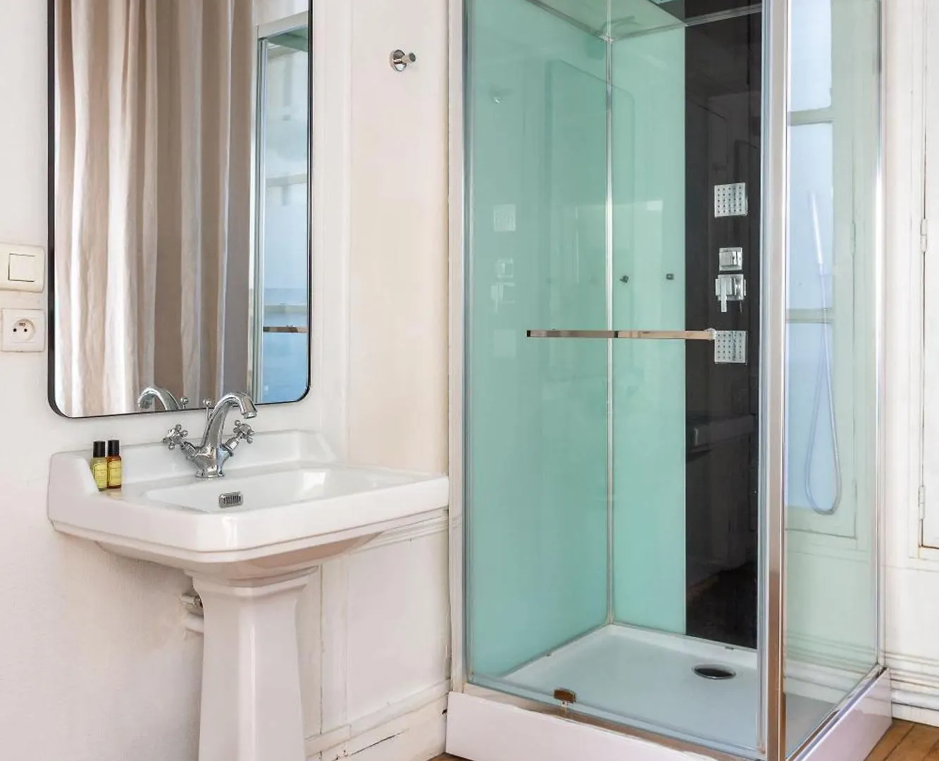 Habitat Parisien - Quatre Septembre Choiseul Opera Apartment