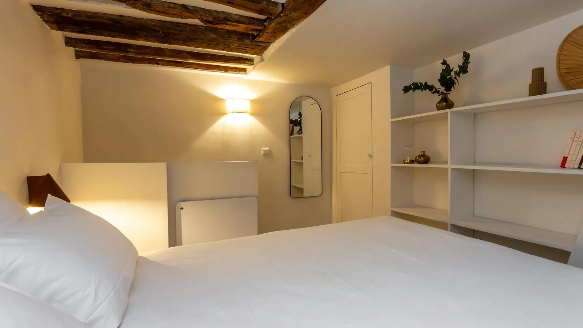 Habitat Parisien - Quatre Septembre Choiseul Opera Apartment France