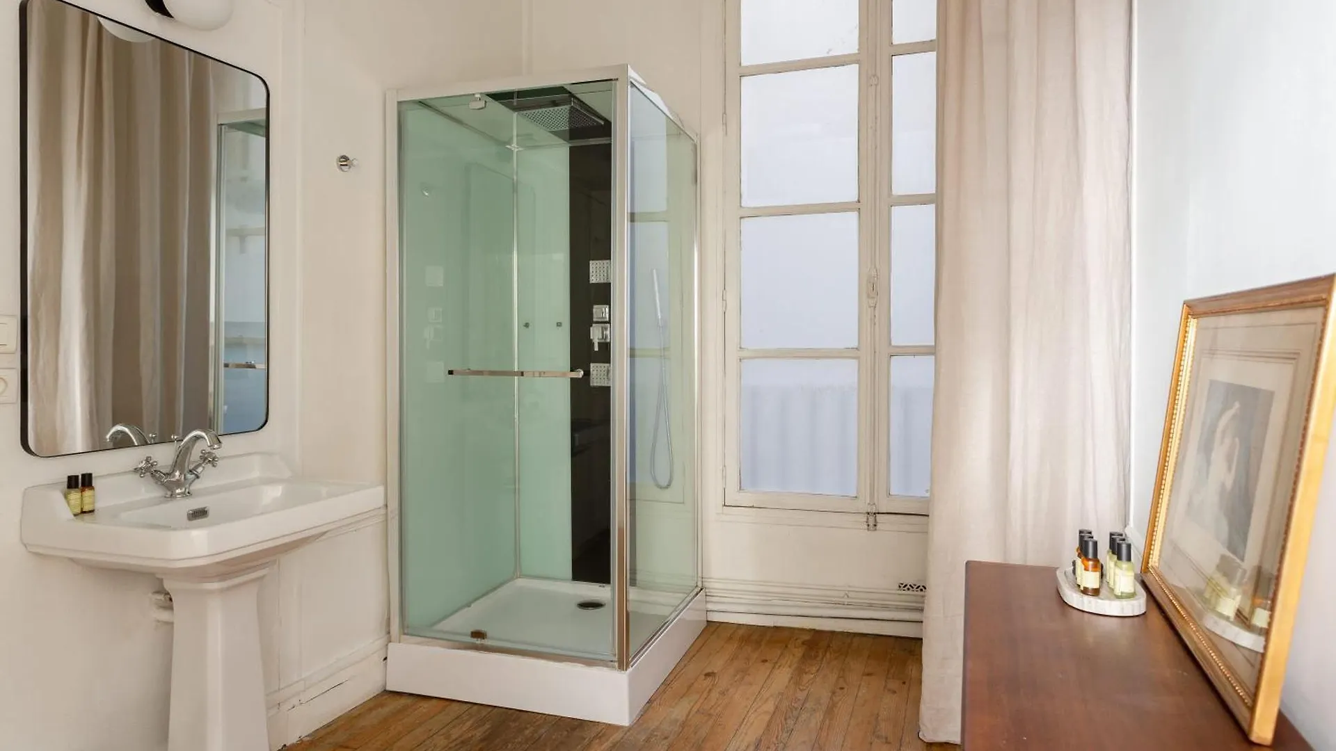 Habitat Parisien - Quatre Septembre Choiseul Opera Apartment