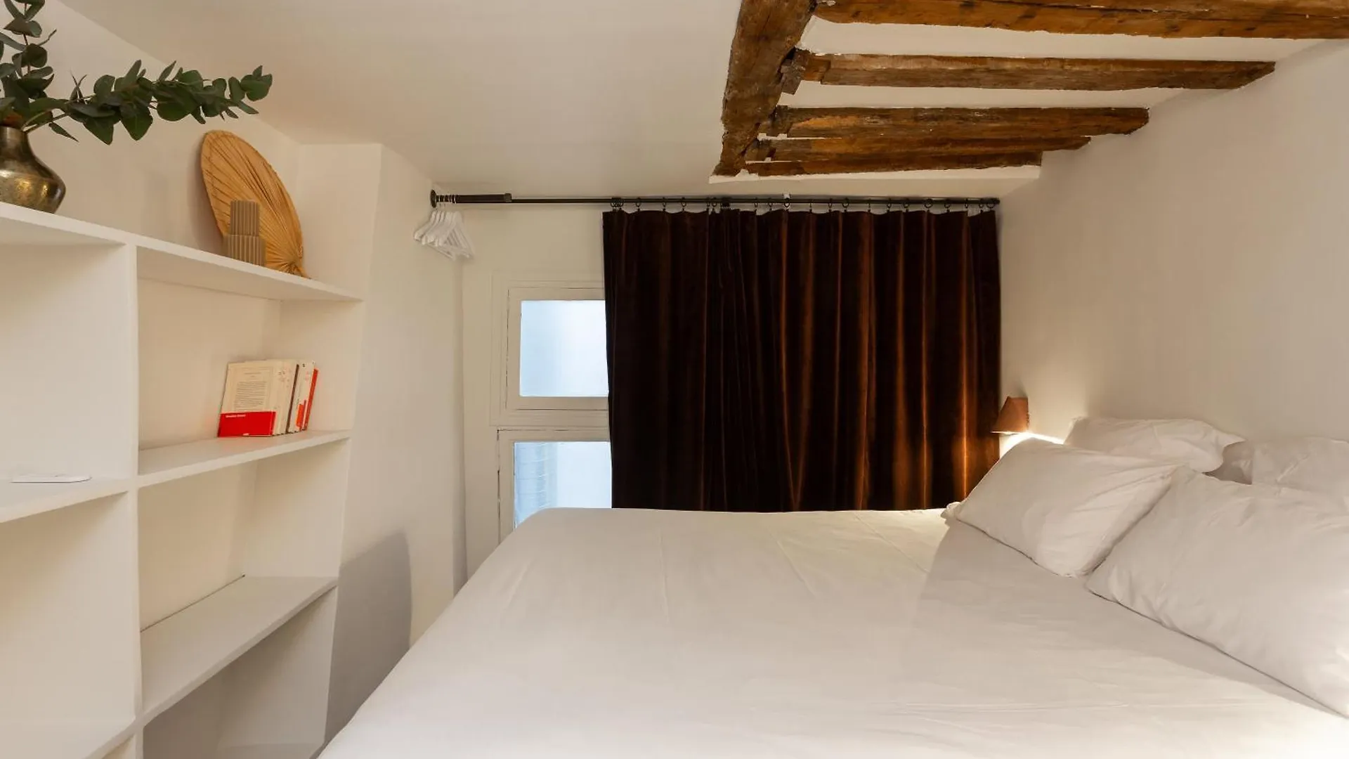 Habitat Parisien - Quatre Septembre Choiseul Opera Apartment 0*, Paris France