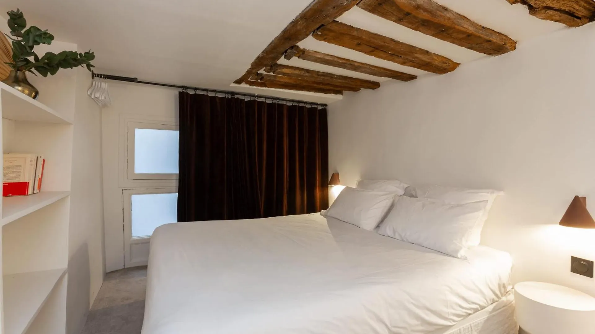 Habitat Parisien - Quatre Septembre Choiseul Opera Apartment